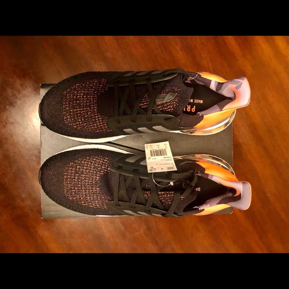 NWT/NWB Men’s Adidas Ultraboost 20 Running Shoes - Picture 4 of 5